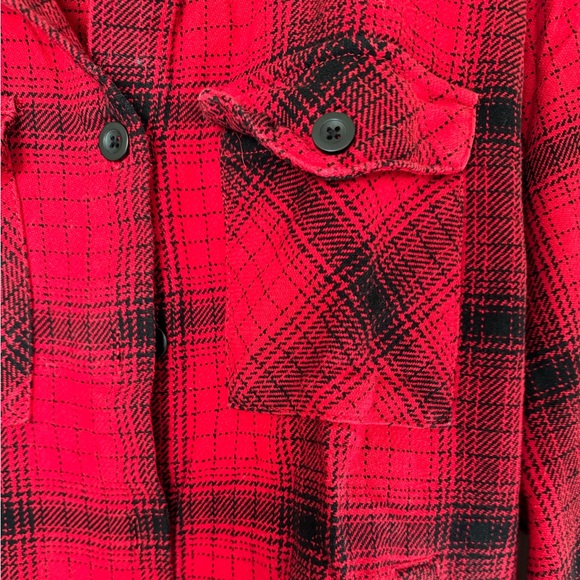 Red plaid shacket size XL but fits Large size - Picture 2 of 3